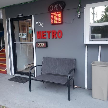 ויקטוריה Metro Inn מראה חיצוני תמונה